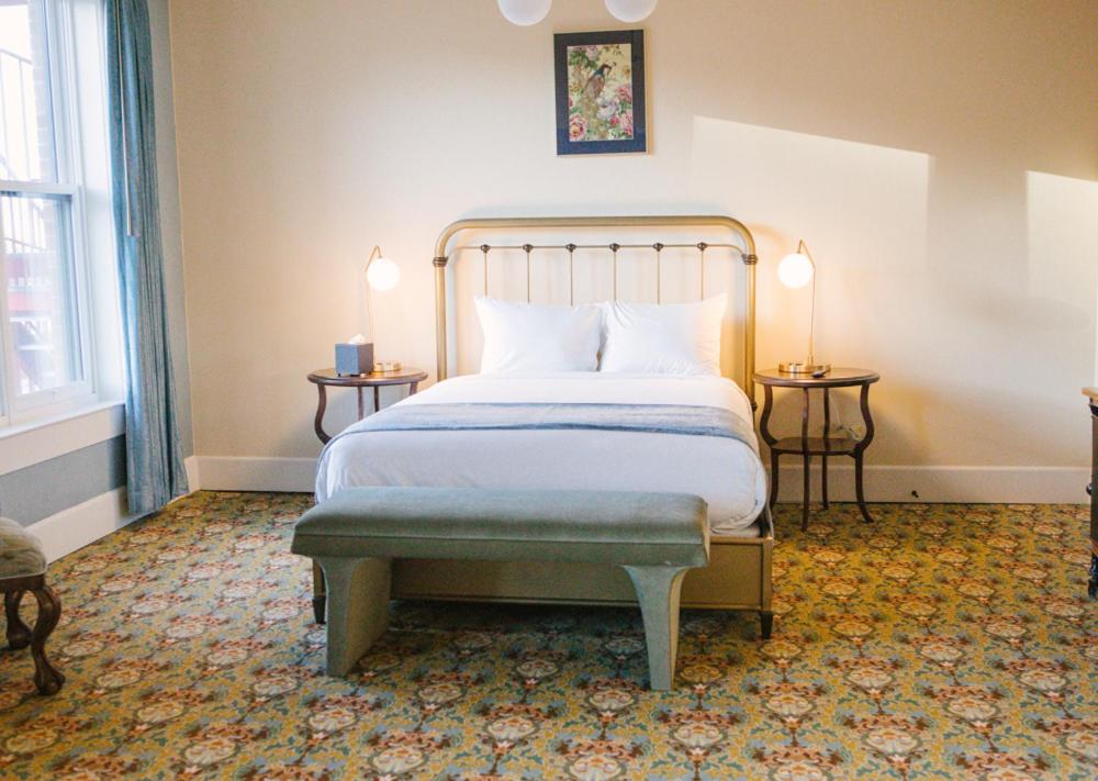 Standard Queen Room interior